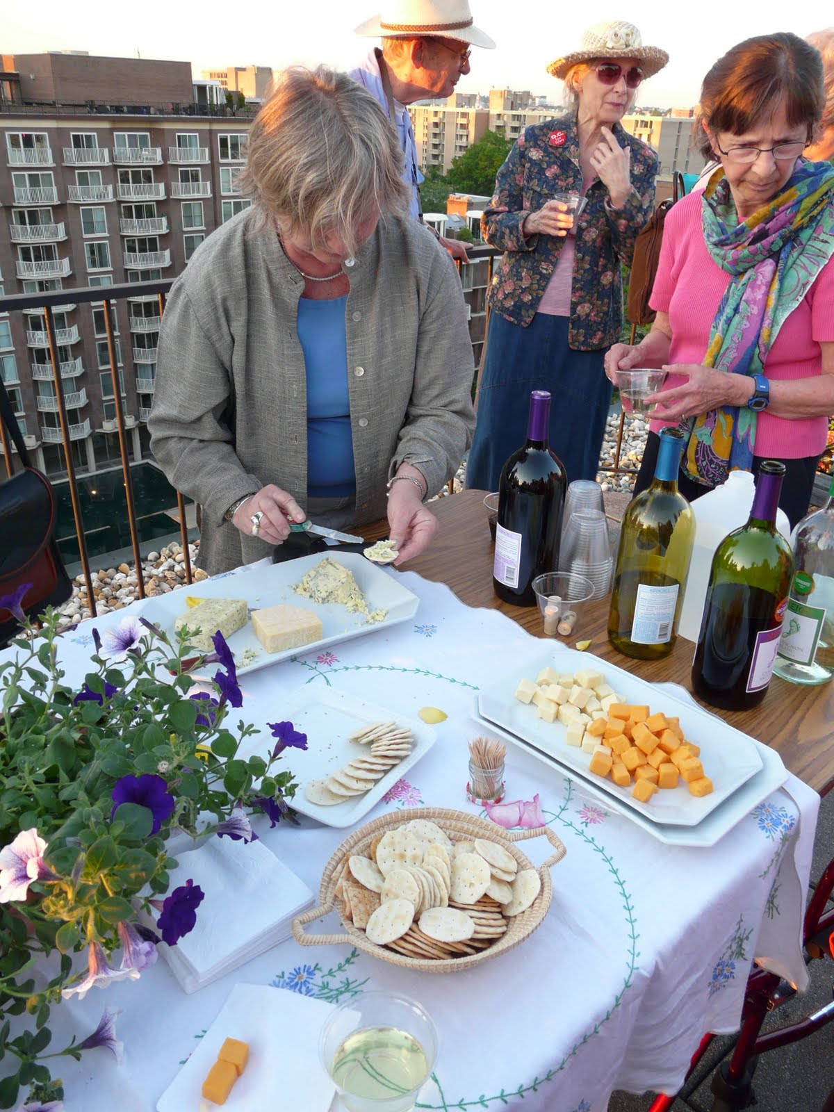 Capitol Hill Garden Club Magical May Walk at Harbour Square