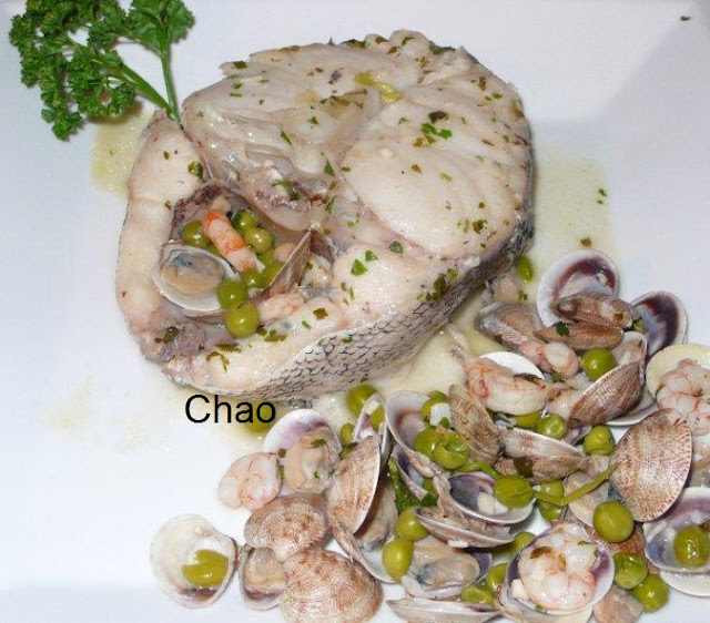 Merluza Con Chirlas Y Gambas,
