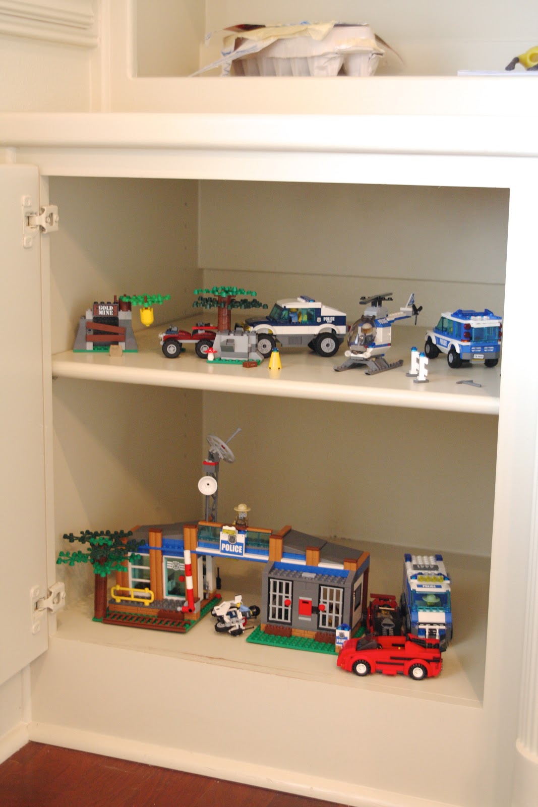 This has been a game changer for organizing and building for me and my  kids. The drawers are solid, and they slide all the way out, along with the  trays/inserts. Whole thing is on wheels. And you can add more drawers in  the future. : r/lego