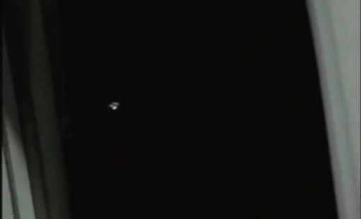 El OVNI bizarro que volaba escoltando a un avión sobre Illinois 20130106+ufopolis+ovni+ufo+avion++06