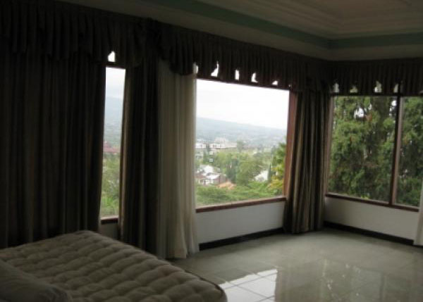 Villa Rizki Kota Wisata Batu Malang - Sewa Villa