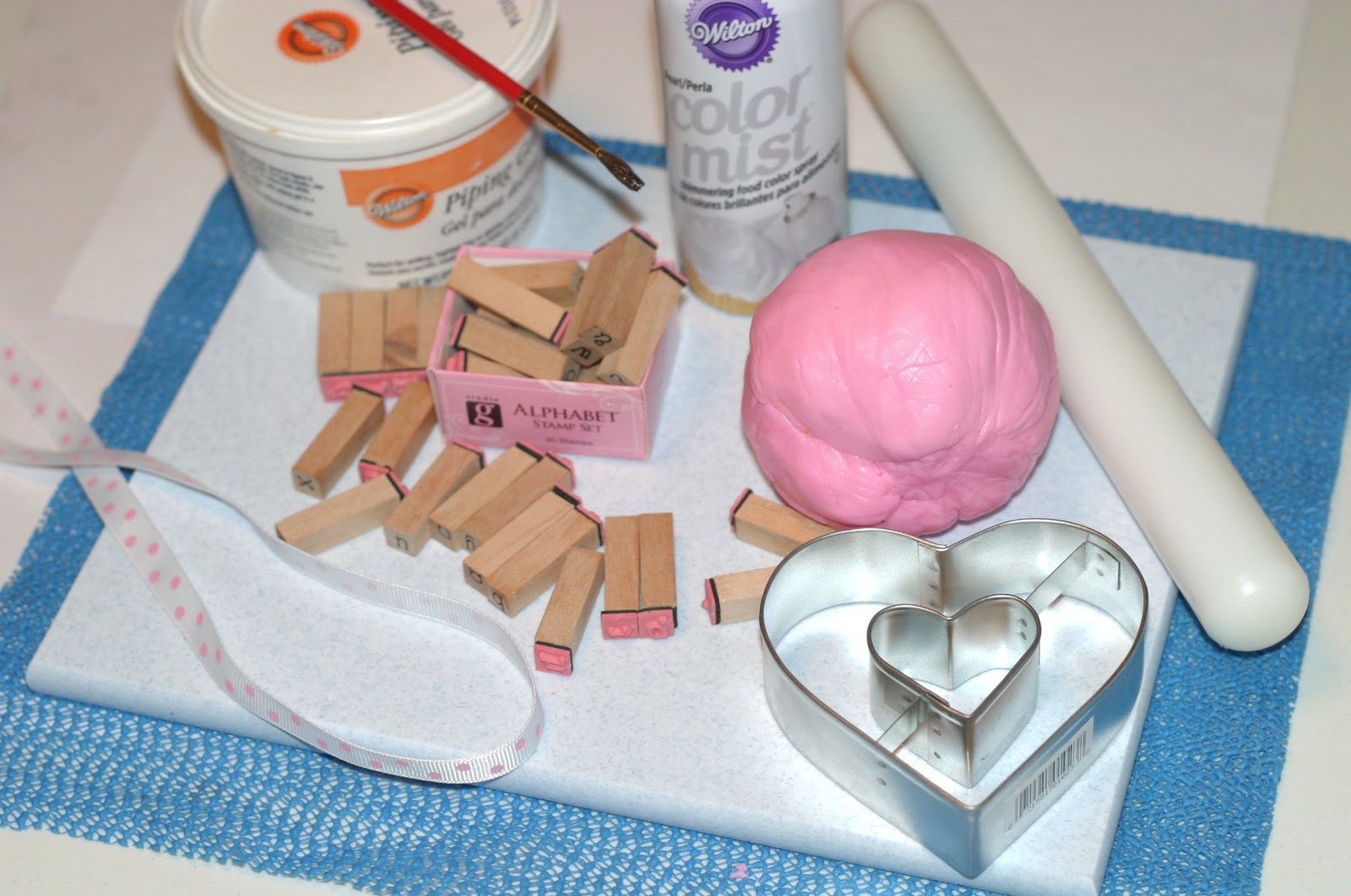 Pink Little Cake Fondant Stamped Heart Cookies