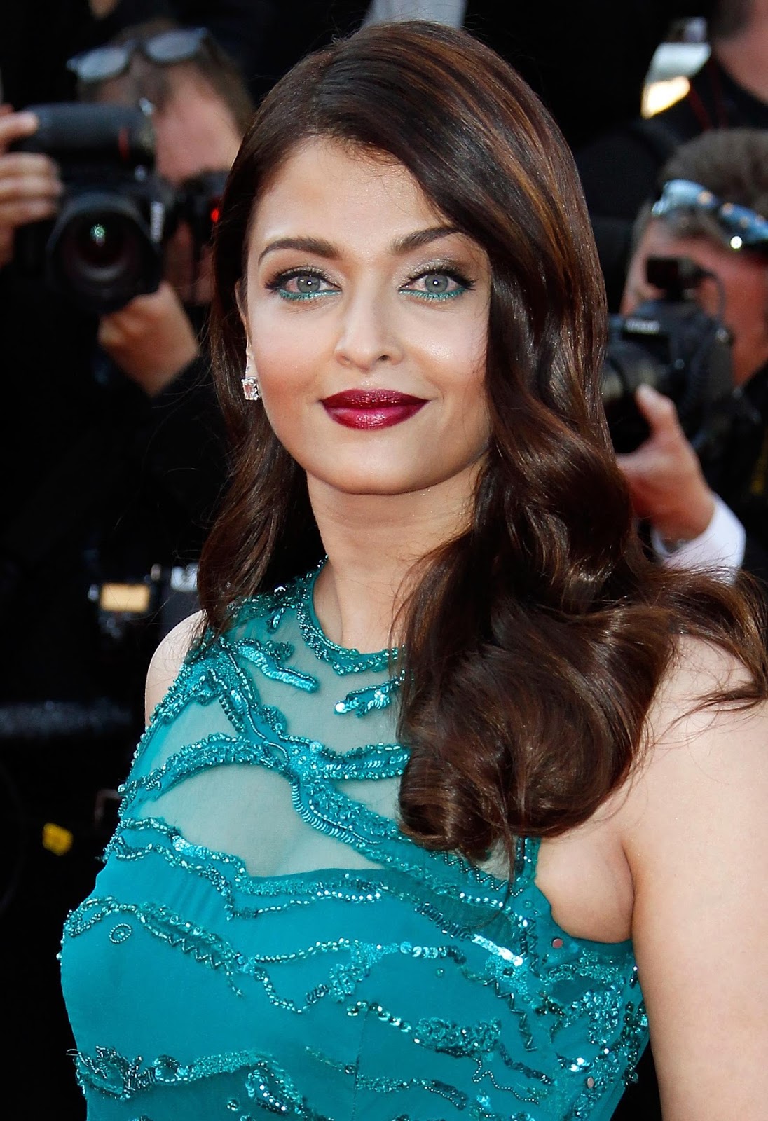 Aishwarya Rai Looks Dazzles In â€˜Elie Saabâ€™ Dress At 'Carol' Premiere During 68th Cannes Film Festival 2015