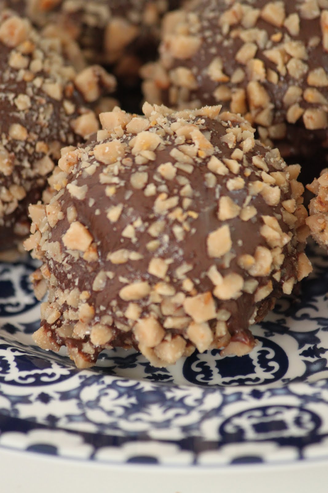 The Blackberry Vine Cake Balls & Cookies