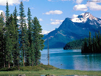 Maligne Lake, Jasper National Park, Alberta, Canada wallpapers