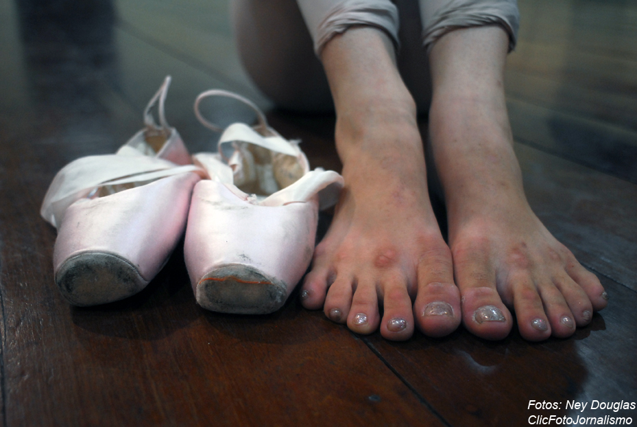 Diário de uma bailarina: Cuidados com os pés __ .✩