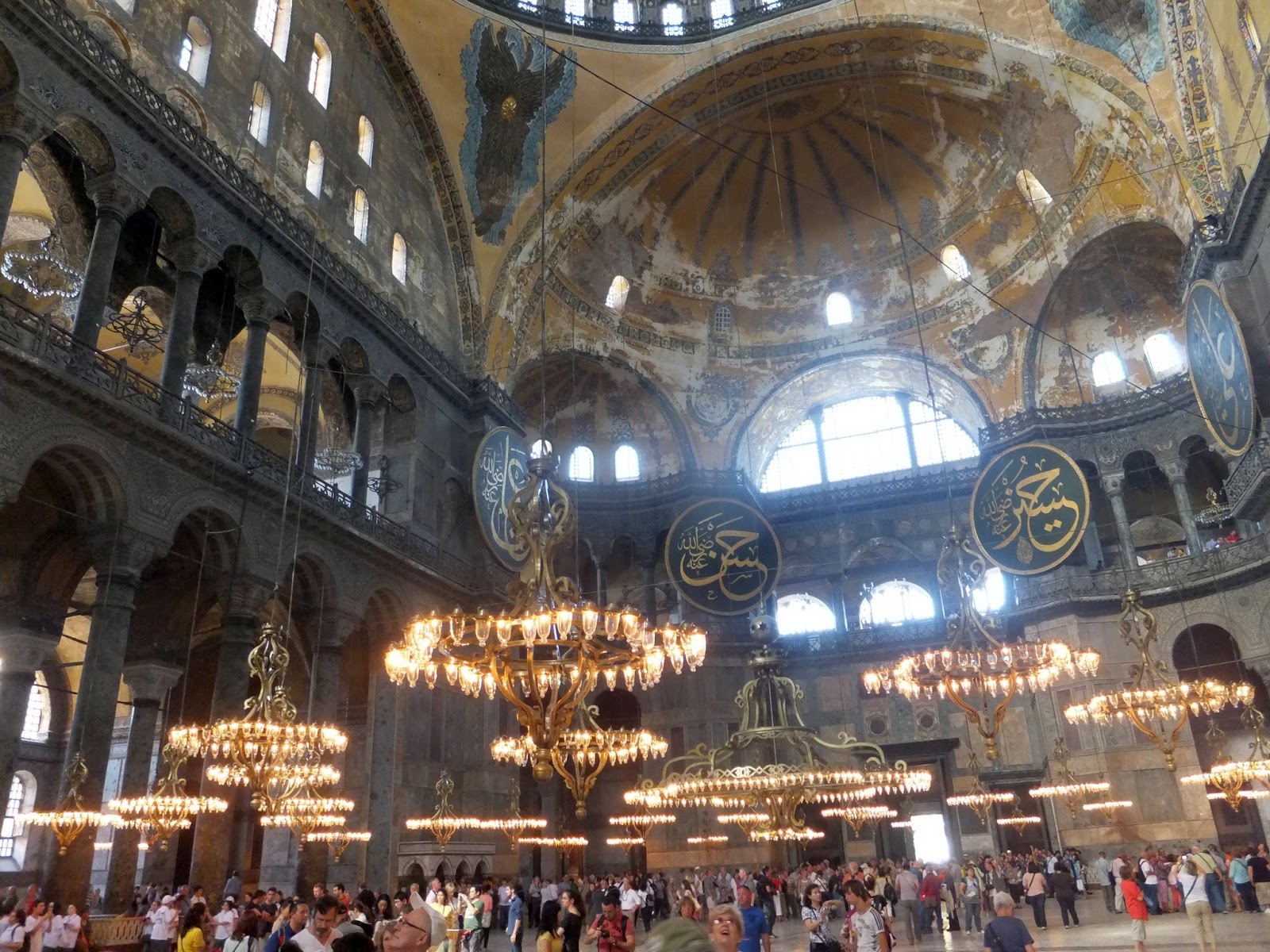 Внутри собора святой Софии в Стамбуле