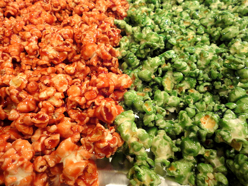 Keeping up with the Kitchen Mom: Christmas Caramel Corn