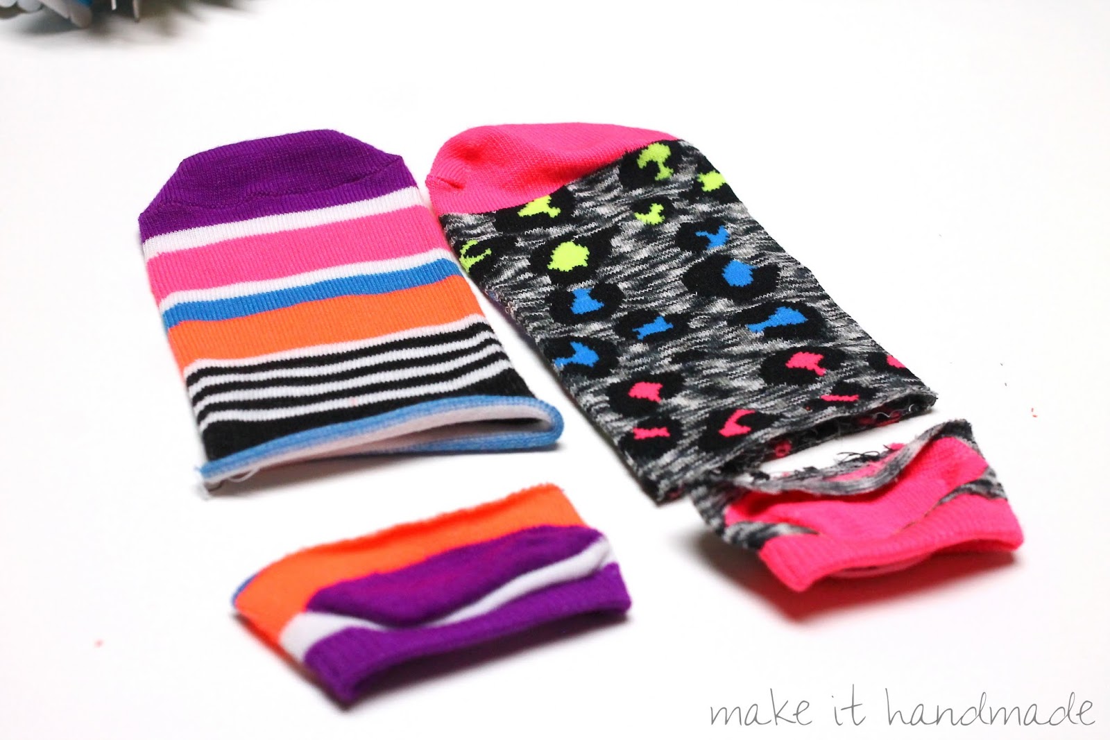 Make sock puppets from colorful ankle socks! Step by Step instructions for sock puppet craft to do with or for the kids.  