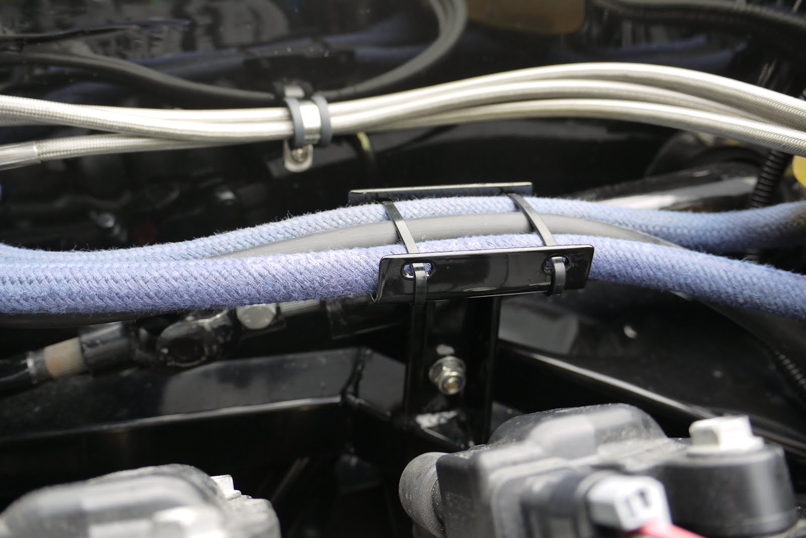 Ryan's GD427 Hydraulic hose bracket.