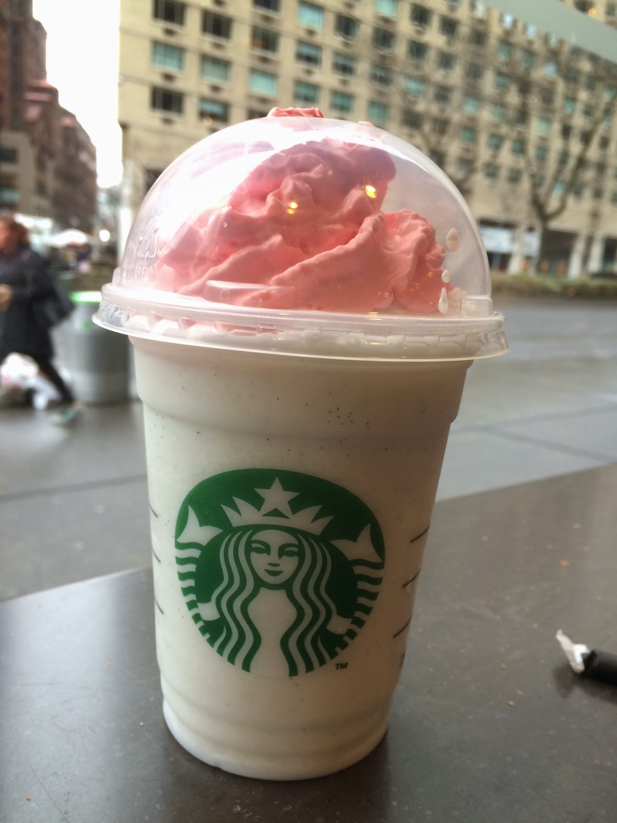 Birthday Cake Frappuccino From Starbucks / スターバックスのバースデーケーキ フラペチーノ I