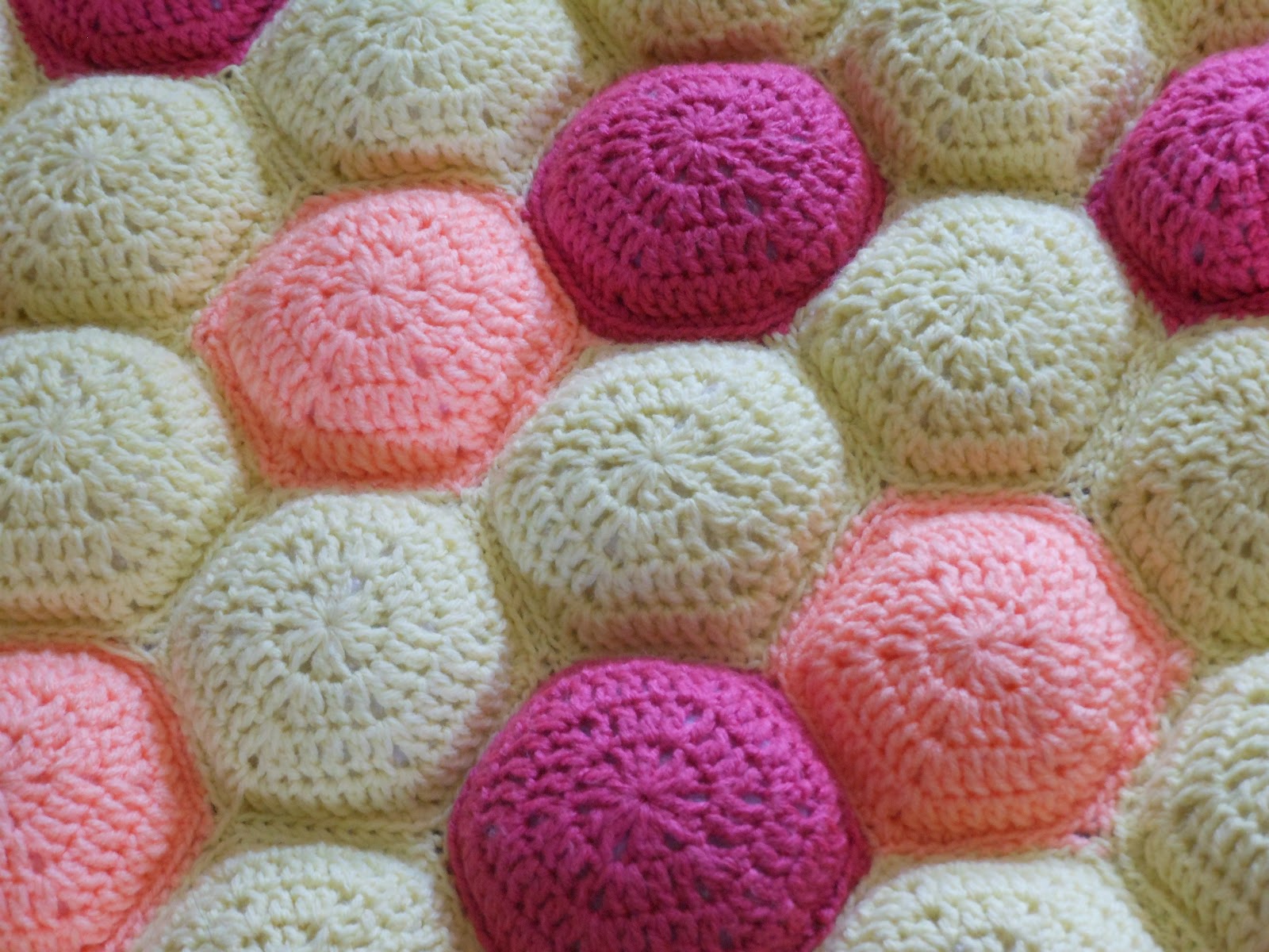 Craft Disasters and other Atrocities: Hexa-Puff Baby Quilt