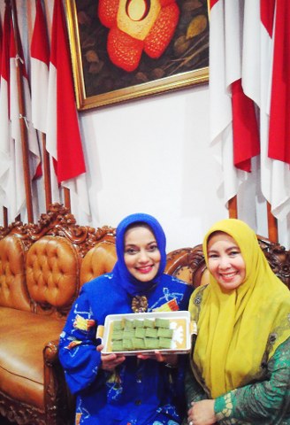 Welcome Cake di Rumah Walikota, Kue Bolu Koja Khas Bengkulu (dlm Marissa Haque & Ustdz. Nurul Fadil