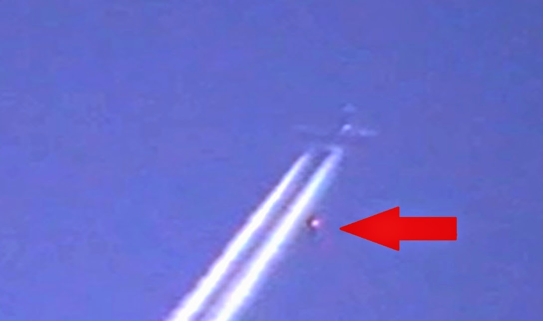 UFO-refuels-in-jet-chemtrail.jpg