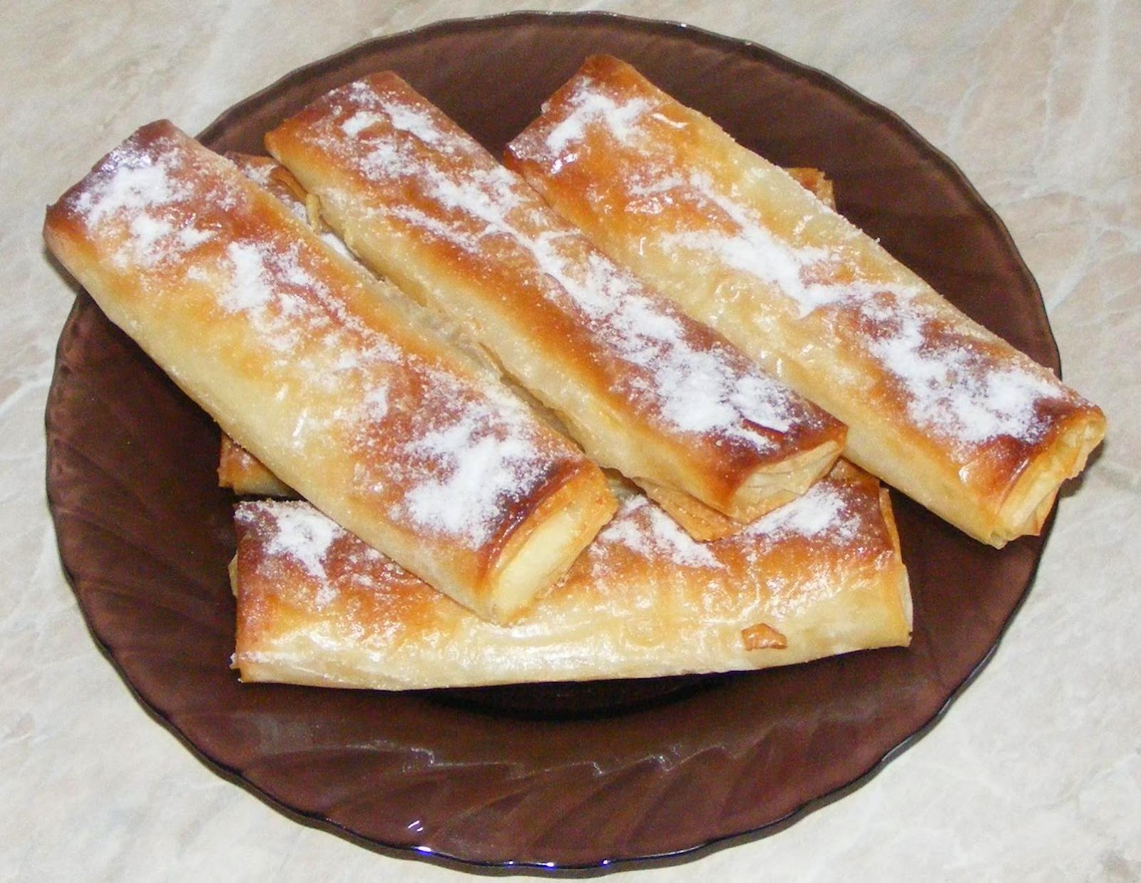 strudel, strudel cu branza, dulciuri, strudel de vara, strudel cu foi de placinta, strudel cu branza sarata, strudel cu branza sarata cu foi de placinta, retete patiserie, foi de placinta cu branza, placinta cu branza, retete culinare, preparate culinare, foietaje, strudel cu branza dulce, deserturi, 