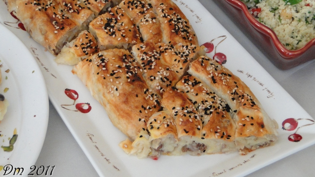 Duru Mutfak Pratik Resimli Yemek Tarifleri Kıymalı Turşulu Kol Böreği
