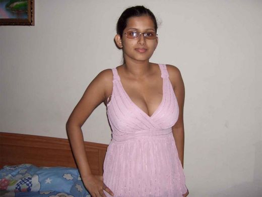 Busty indian chick discloses natural beauties pictures