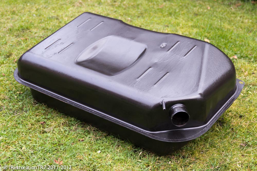 iRestoration TR7 Fuel tank cleaned and painted...
