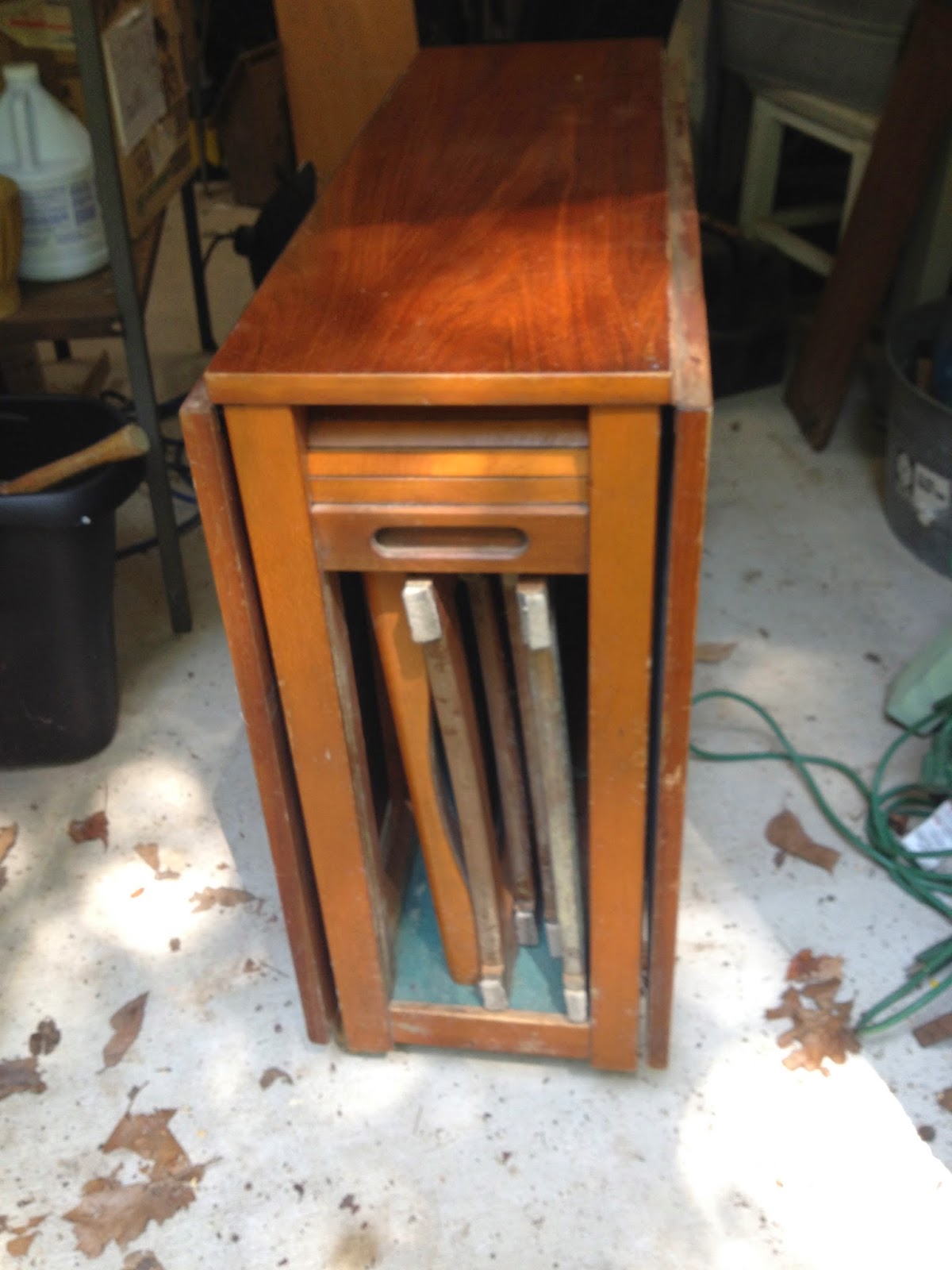 Happy Mrs C Stowaway Table