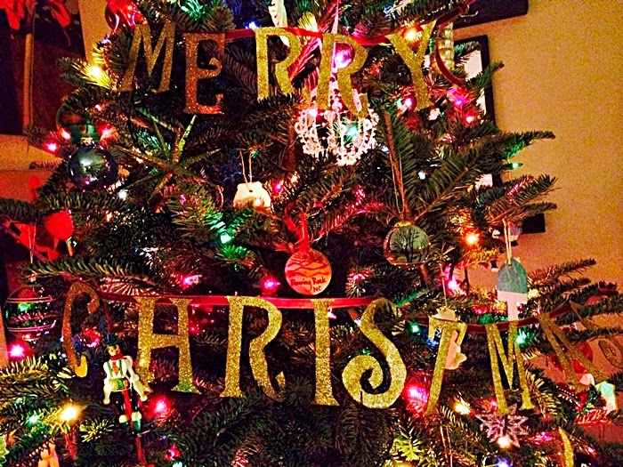 Christmas garland merry holly shutterstock Eat. Sleep. Decorate.: DIY Gold Merry Christmas Garland