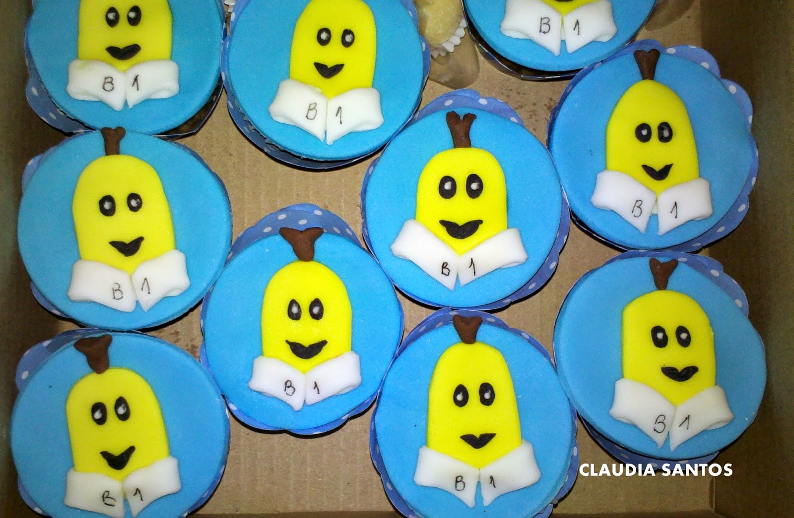 Claudia Bolo Decorado Cupcake banana de pijama