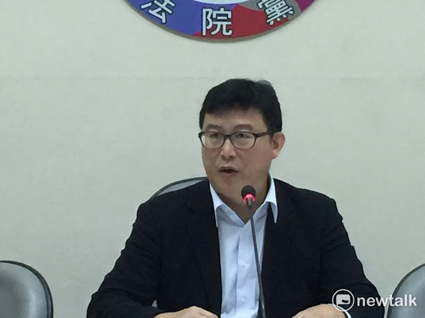針對台北市長柯文哲民調高於總統蔡英文及準國民黨主席吳敦義一事,有意角逐下屆台北市長的綠委姚文智表示,好棒棒。 針對台北市長柯文哲民調高於總統蔡英文及準國民黨主席吳敦義一事,有意角逐下屆台北市長的綠委姚文智表示,好棒棒。
