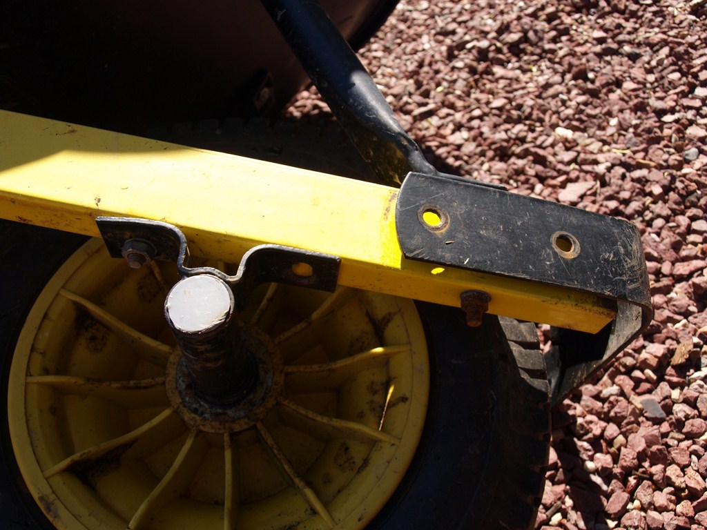 Garden Product Reviews Stanley Wheelbarrow