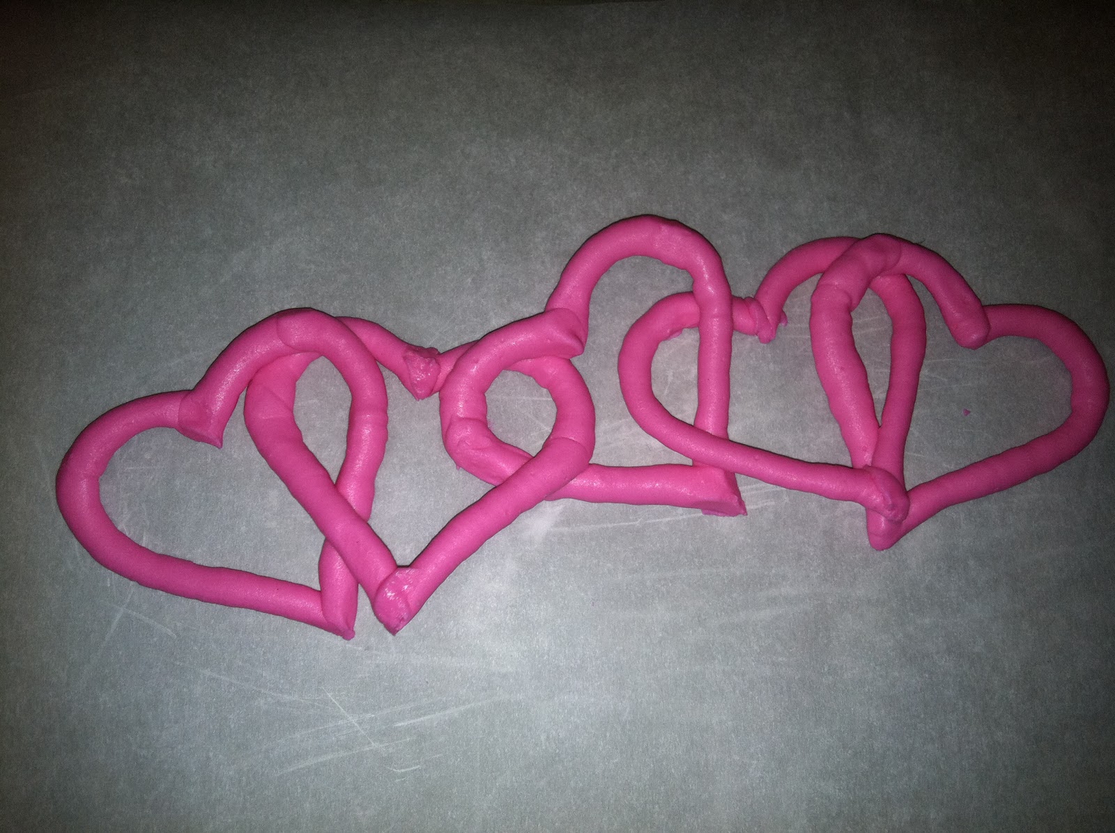 The Iced Queen Royal Icing Chain of Hearts