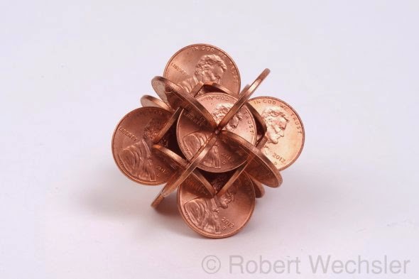 As incríveis esculturas geométricas simétricas feitas de moedas de Robert Wechsler Robert Wechsler arte esculturas geométricas simétricas feitas de moedas centavos pennies Dinheiro