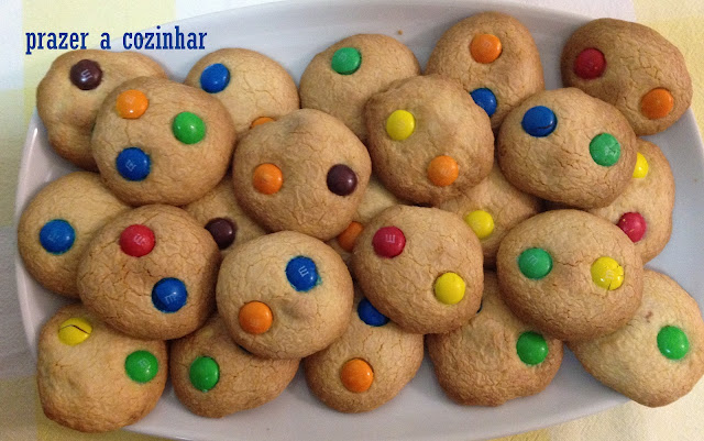 prazer a cozinhar - bolachas de M&Ms prazer a cozinhar - bolachas de M&Ms
