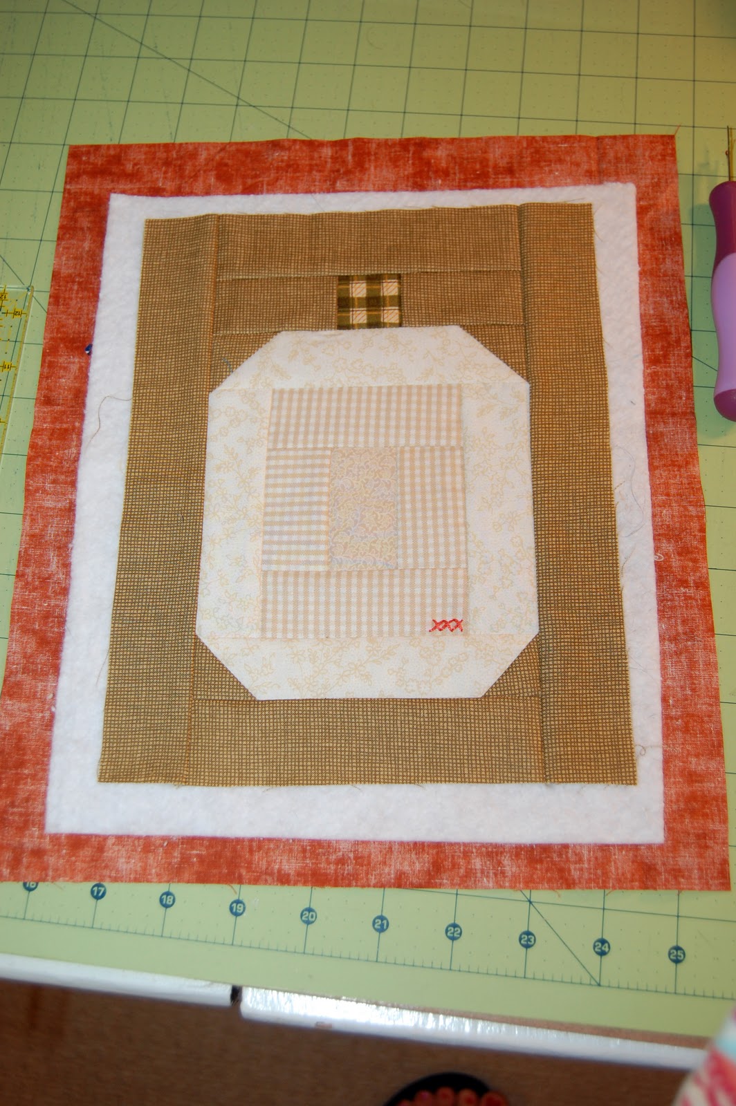 heather kojan quilts Pumpkin Mug Rug A tutorial!