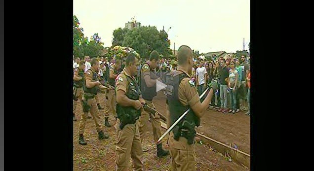 http://g1.globo.com/pr/parana/paranatv-2edicao/videos/t/londrina/v/policial-e-enterrado-neste-sabado-com-honras-militares-em-arapongas/3291082/