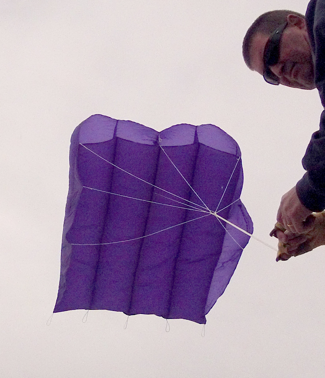 Kite Aerial Photography (KAP) by Andrew Newton First you need a kite.