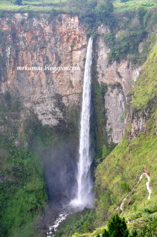 mrkumai.blogspot.com: Catatan Perjalanan: Air Terjun SiPiso-Piso