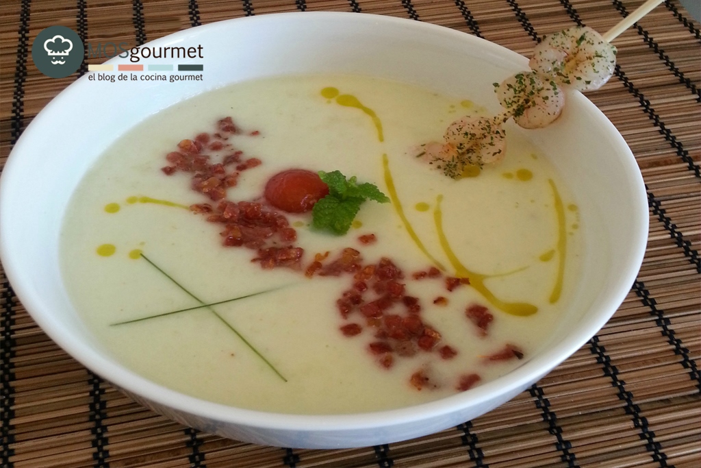 GAZPACHO DE MELÓN CON CRUJIENTE DE JAMÓN MOS GOURMET RECETAS GOURMET