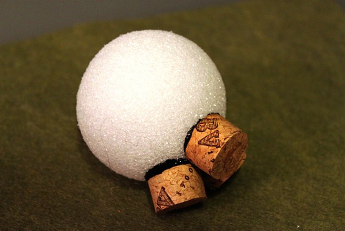 DIY Bolas de Navidad con corchos de vino DIY Bolas de Navidad con corchos de vino