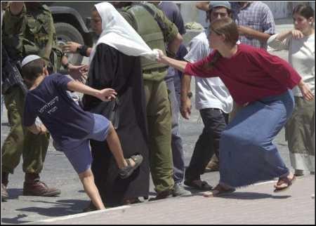 israeli-children-attacking-arab-woman.jpg