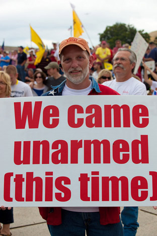 http://3.bp.blogspot.com/-qrhGNthfZOo/TksWQtR7VjI/AAAAAAAAAUM/bZmdI2prR6M/s1600/tea-party-sign-toter.jpg