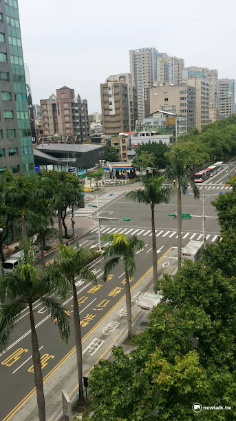 北部地區今 (18) 日下午一點半舉行萬安演習,許多民眾在一點半左右都同步收到內政部警政署的簡訊通知。 北部地區今 (18) 日下午一點半舉行萬安演習,許多民眾在一點半左右都同步收到內政部警政署的簡訊通知。