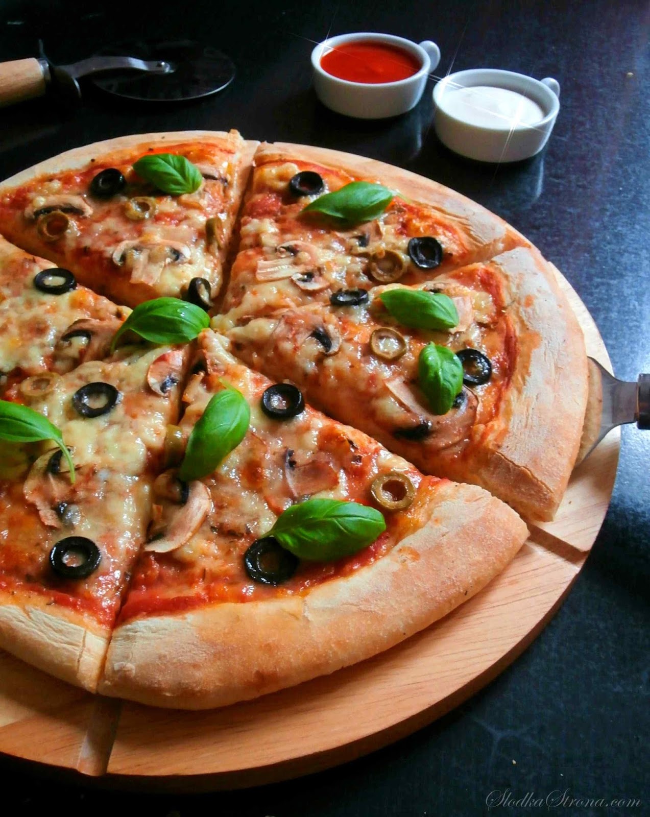 Najlepsza Domowa Pizza - Przepis - Słodka Strona
