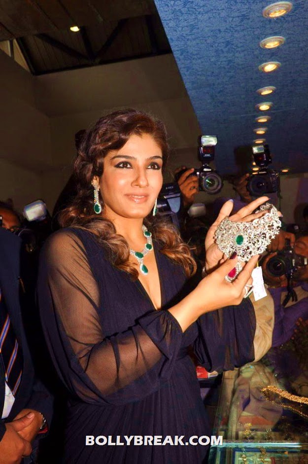 Raveena Tandon in black dress Raveena Tandon in black dress - Raveena Tandon in Black Dress Latest Pics 2012