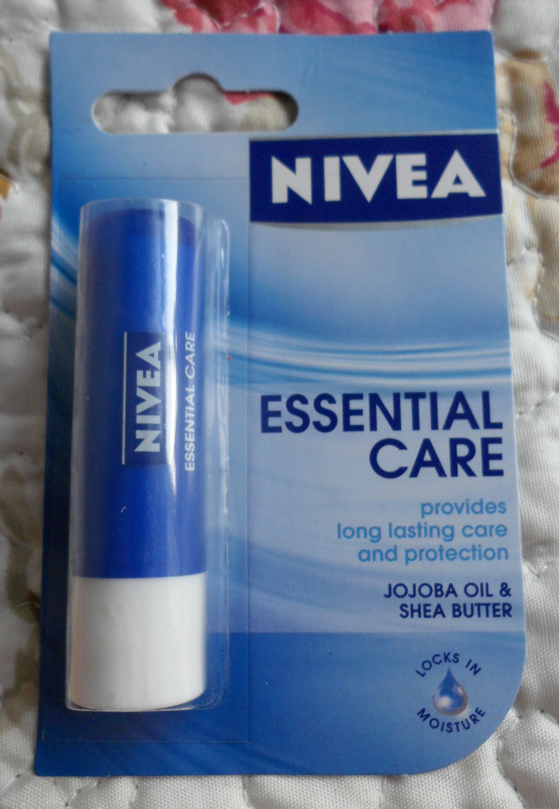 blink.pout.glow nivea essential care lip balm