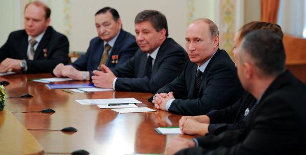 Vladimir Popovkin and Vladimir Putin at a meeting with Russian cosmonauts © RIA Novosti. Michail Klimentjew Vladimir Popovkin and Vladimir Putin at a meeting with Russian cosmonauts © RIA Novosti. Michail Klimentjew