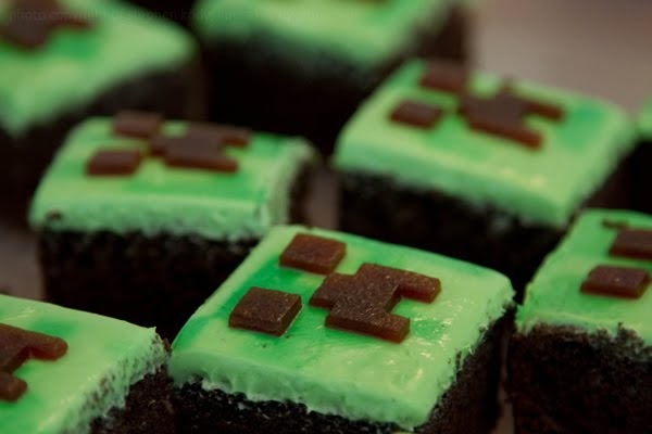 Candy Bar Cupcakes Minecraft Cupcakes "Creeper" Candy Bar Cupcakes Minecraft Cupcakes "Creeper"