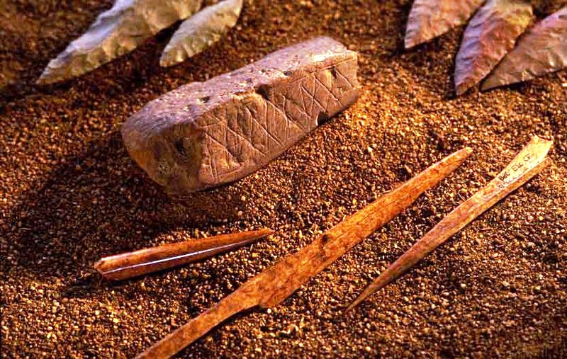 Rock Art Blog A PALEOLITHIC ARTIST’S TOOL KIT IN BLOMBOS CAVE, SOUTH