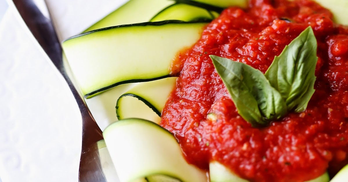 Zucchini Pasta w/ Raw Marinara Sauce FoodTube