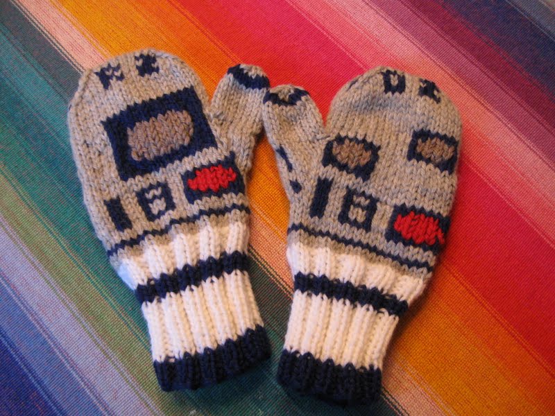 You *can* knit with a lightsaber!: Presenting: The R2-D2 Hat