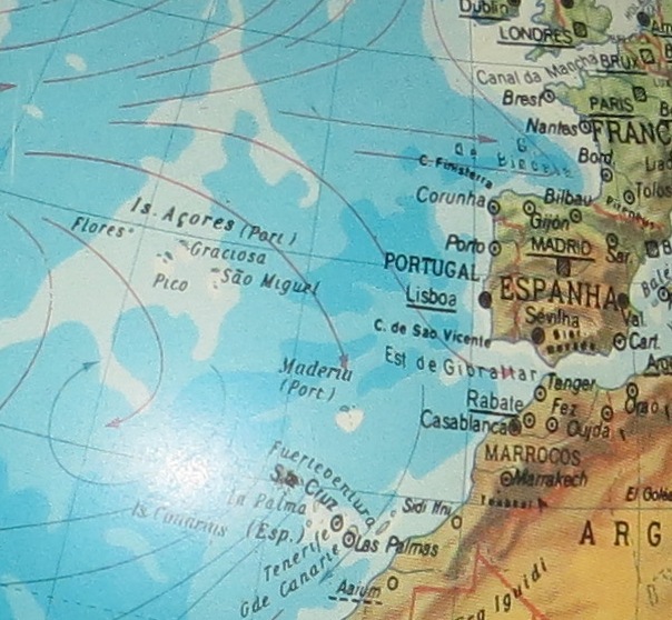 Ampliação da Foto macro de Globo Terrestre Giratório mostrando o Oceano Atlântico, Portugal e Ilhas dos Açores