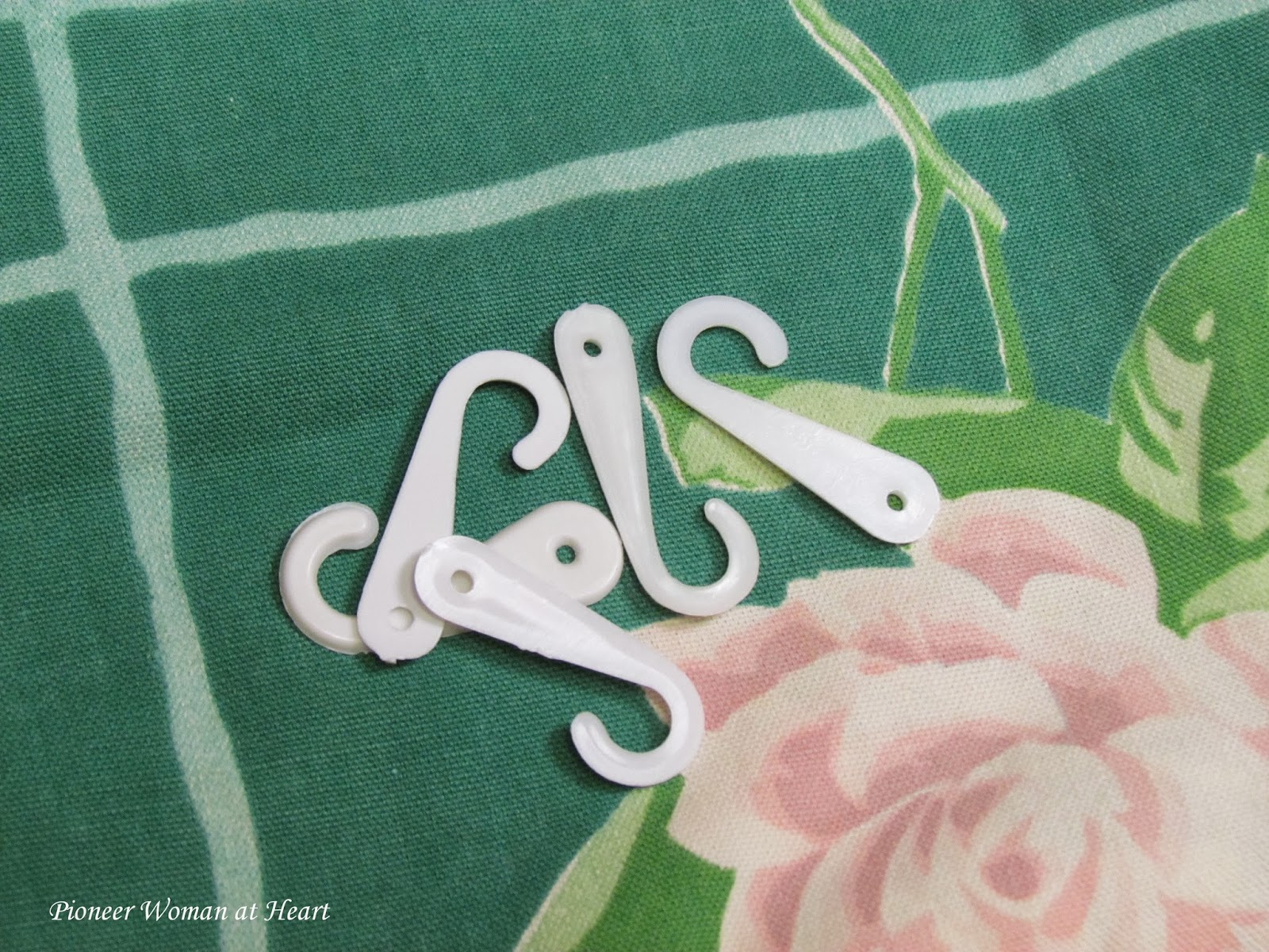 Pioneer Woman at Heart Recycling Tiny Plastic Hangers