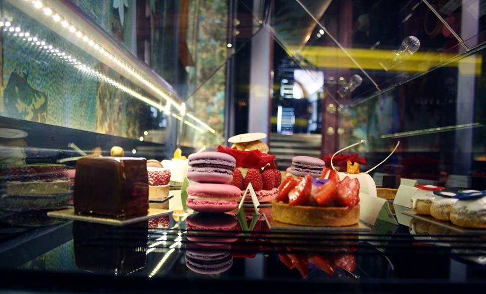 Kate and Chelsie LET THEM EAT CAKE! At Sketch London